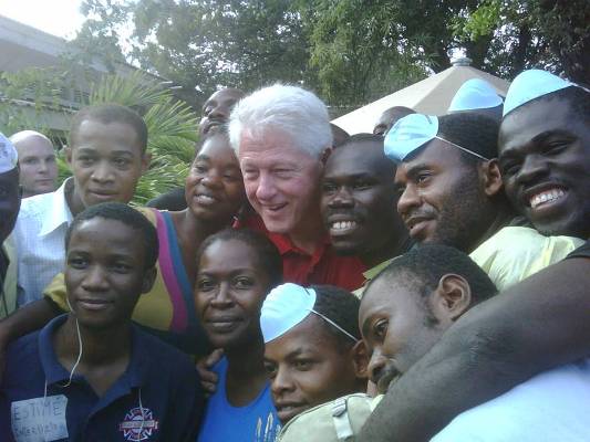 President Clinton with GHESKIO Staff